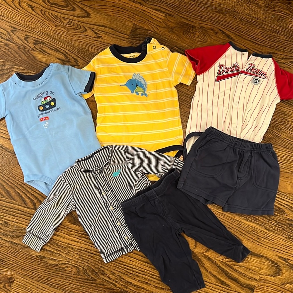 Carter’s size 6 months, onesie and long sleeve pants short set six pieces